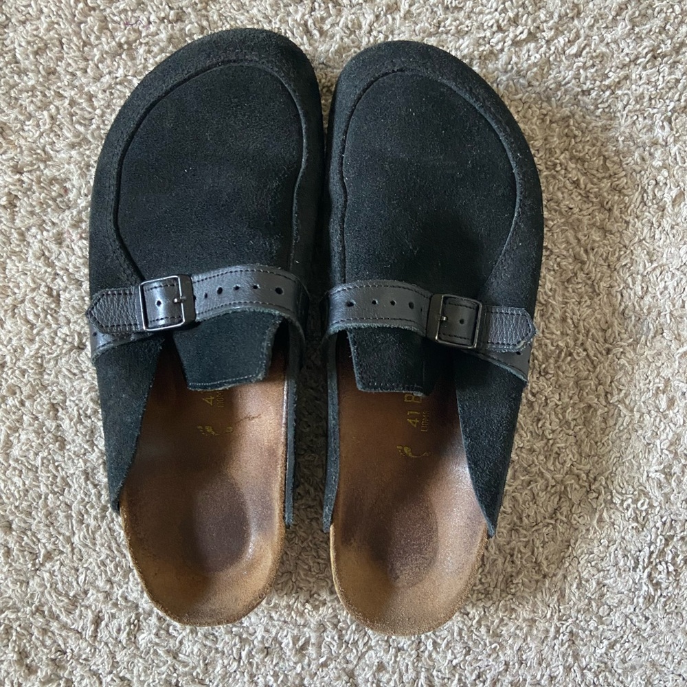 Birkenstock closed toe clogs